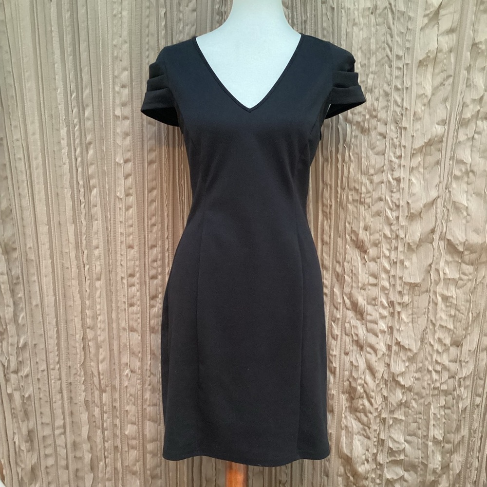 Tinley Road Black V-Neck Dress, stacked short sleeve, back zip, size Medium